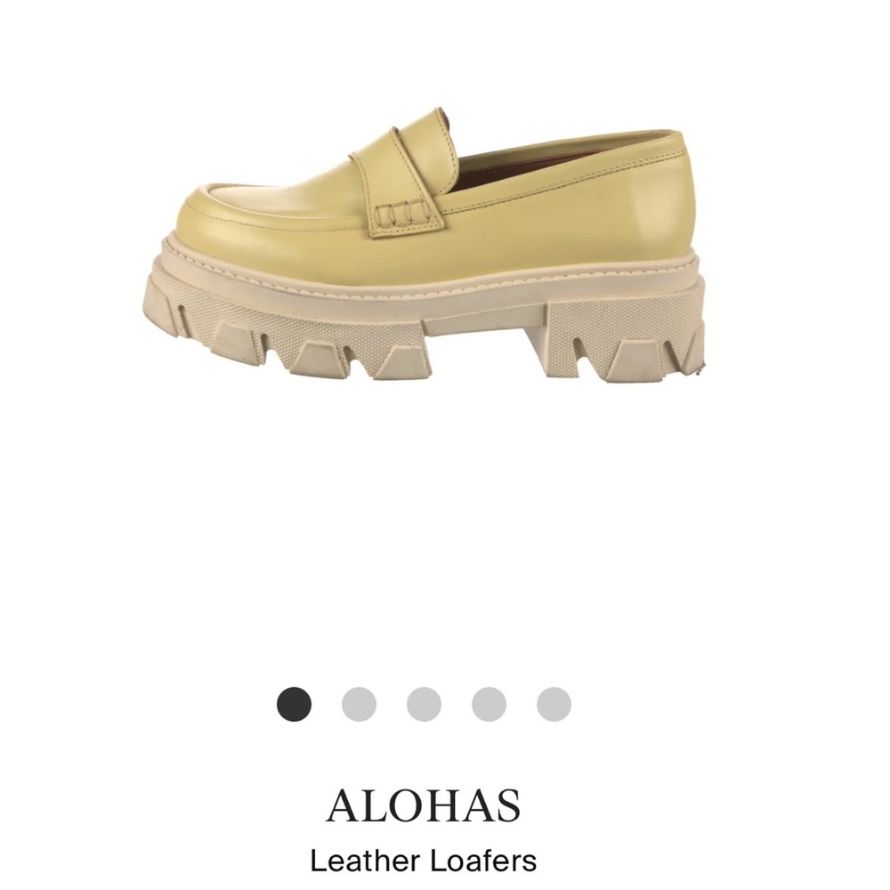 Size 7 Alohas shoes light wear